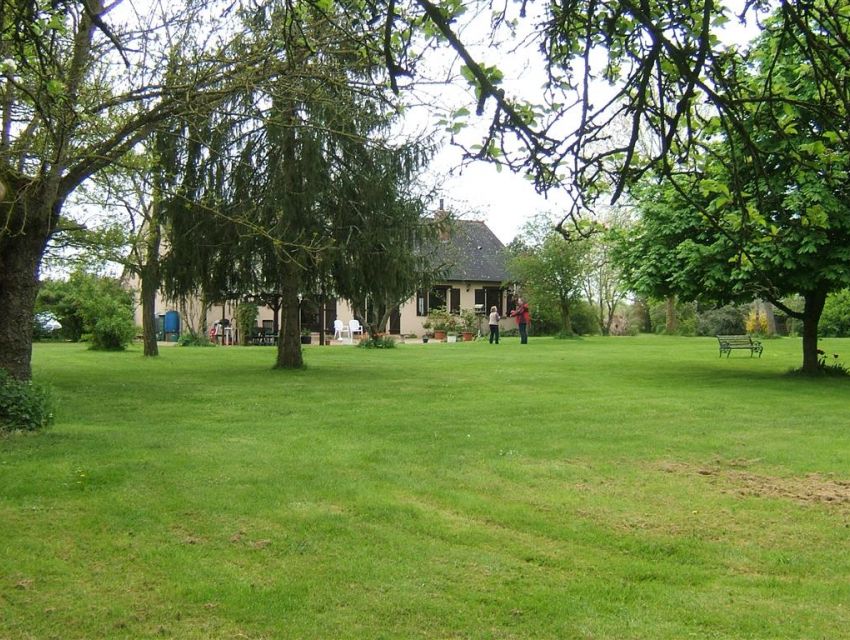 Maison avec chambres en plain-pied - terrasse - jardin et parc  bord de rivière