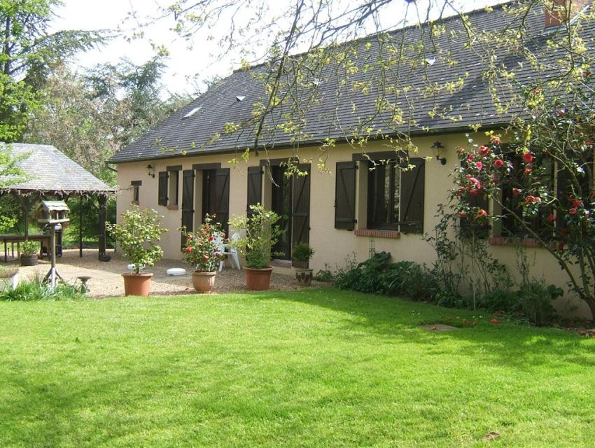 Maison avec terrasse et  terrain bordé par la rivière la Sarthe - Axe Sablé - Angers