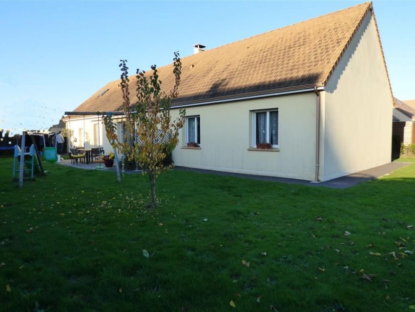 Pavillon VION 72300  plain-pied, 4 chambres, terrasse 2 salles d'eau.