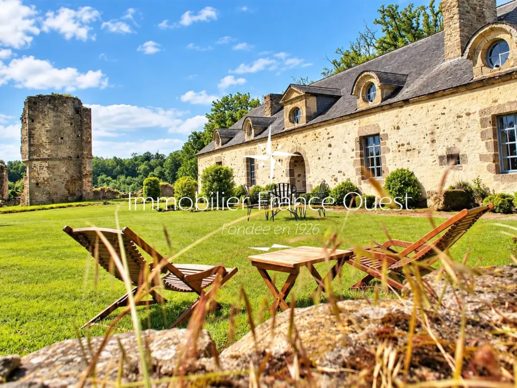 Logis du XVIIe siècle avec jardin