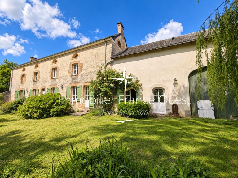 Ferme champêtre baignée de soleil