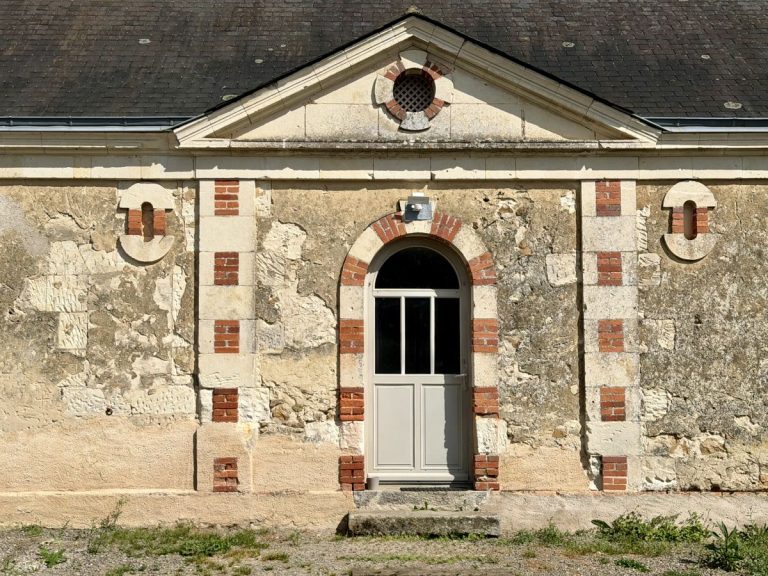 Authentique et charmante longère angevine (49) rénovée avec dépendances