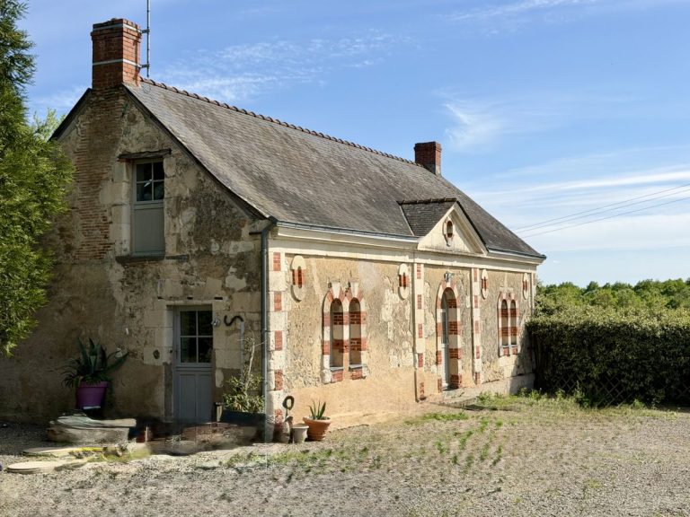 Authentique et charmante longère angevine (49) rénovée avec dépendances