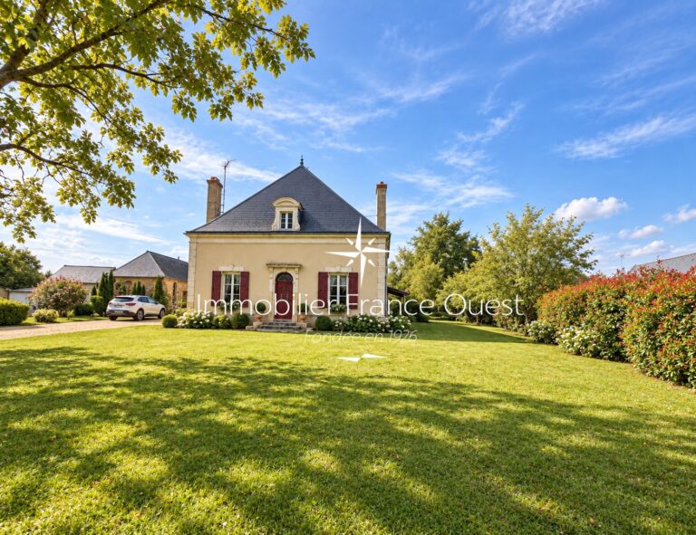 Maison champêtre et jardin fleuri