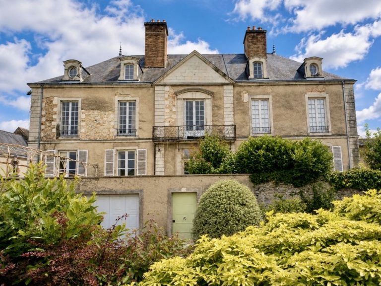 Propriété de caractère au coeur de ville Sablé sur Sarthe (72)