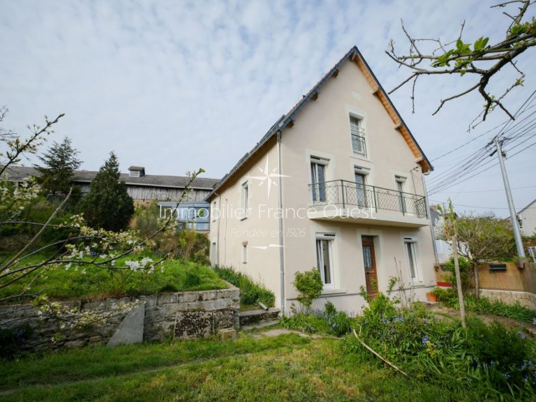 Maison de caractère rénovée avec accès direct au jardin LA POSSONNIERE (49)