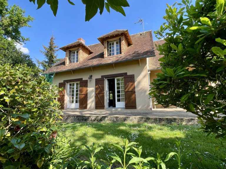 Maison familiale avec jardin paysagé et vue sur la Sarthe Sablé sur Sarthe (72)