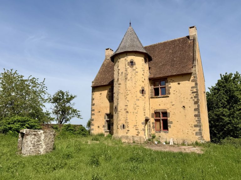 Manoir du XVè siècle inscrit ISMH à finir de restaurer LE MANS (72)