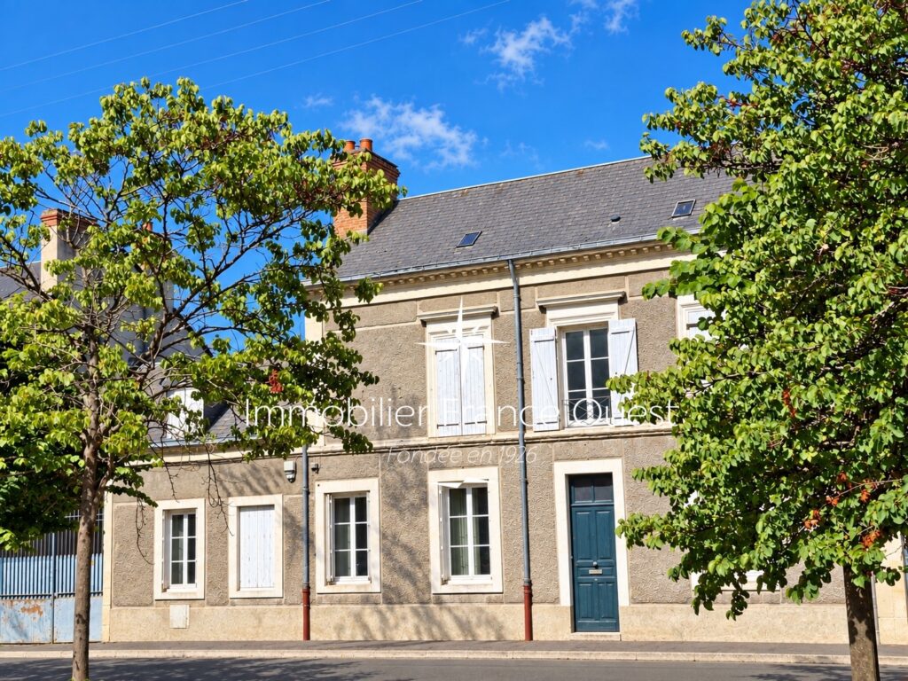 Fac╠ºade bourgeoise La Fle╠Çche