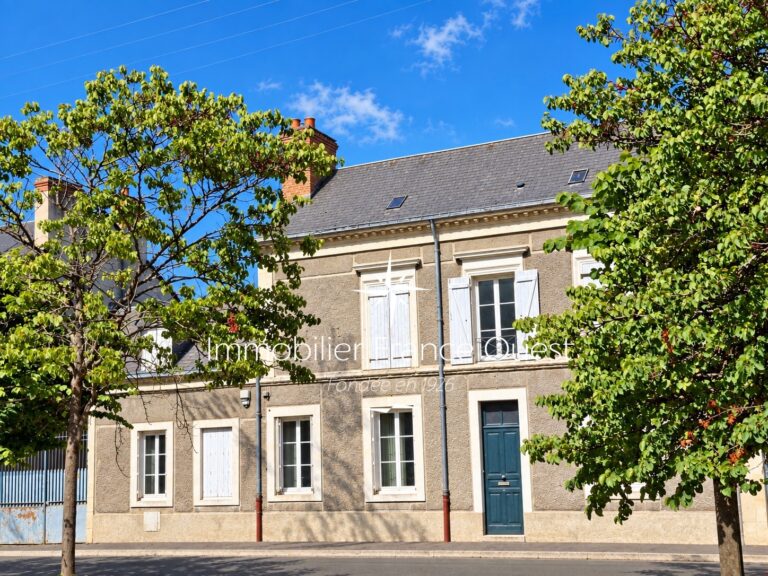 Fac╠ºade bourgeoise La Fle╠Çche